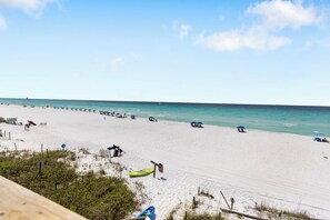 På stranden