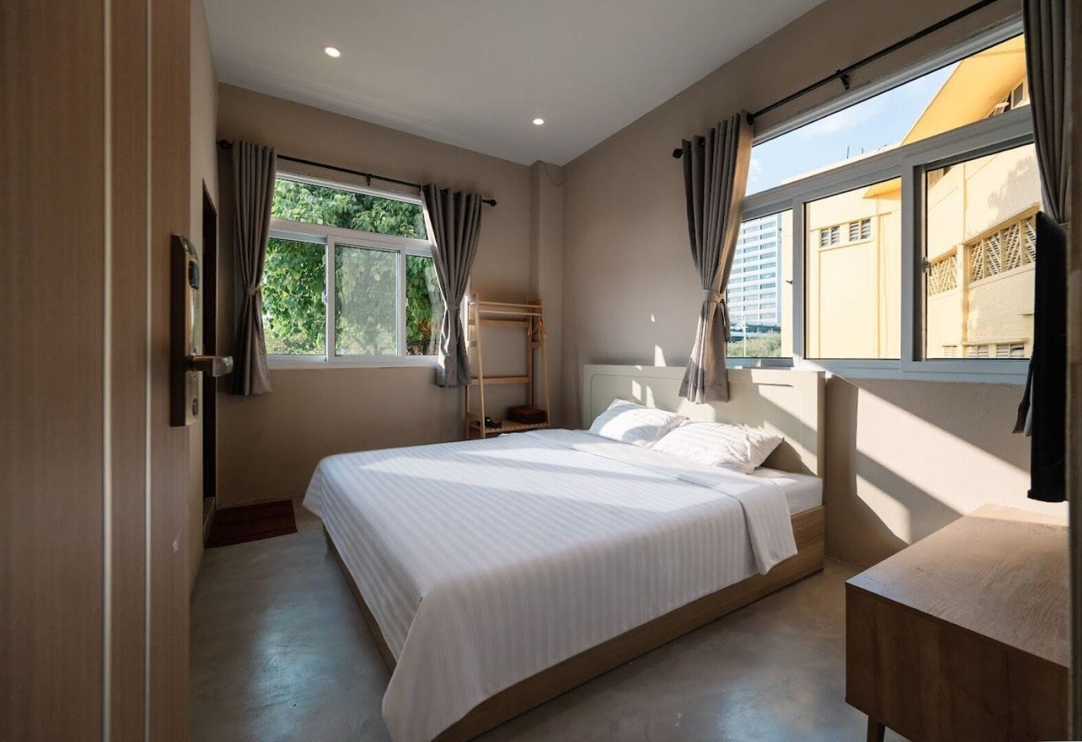 Junior Room, Garden View