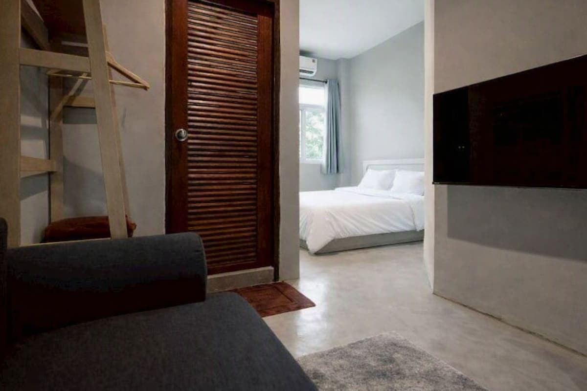 Deluxe Suite | WiFi (free), bed sheets