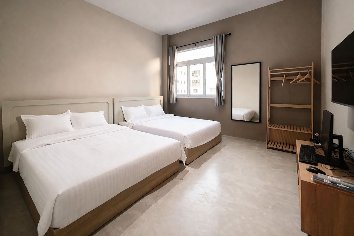 Quadruple Room | WiFi (free), bed sheets