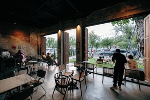 Tempat makan outdoor