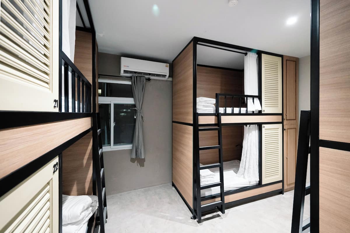 Asrama Umum, hanya laki-laki