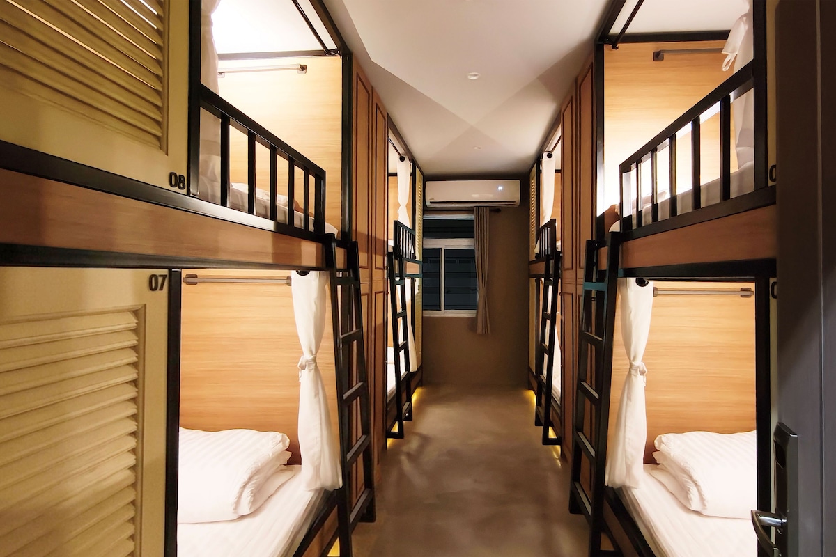 Shared Dormitory, Men only | WiFi (free), bed sheets