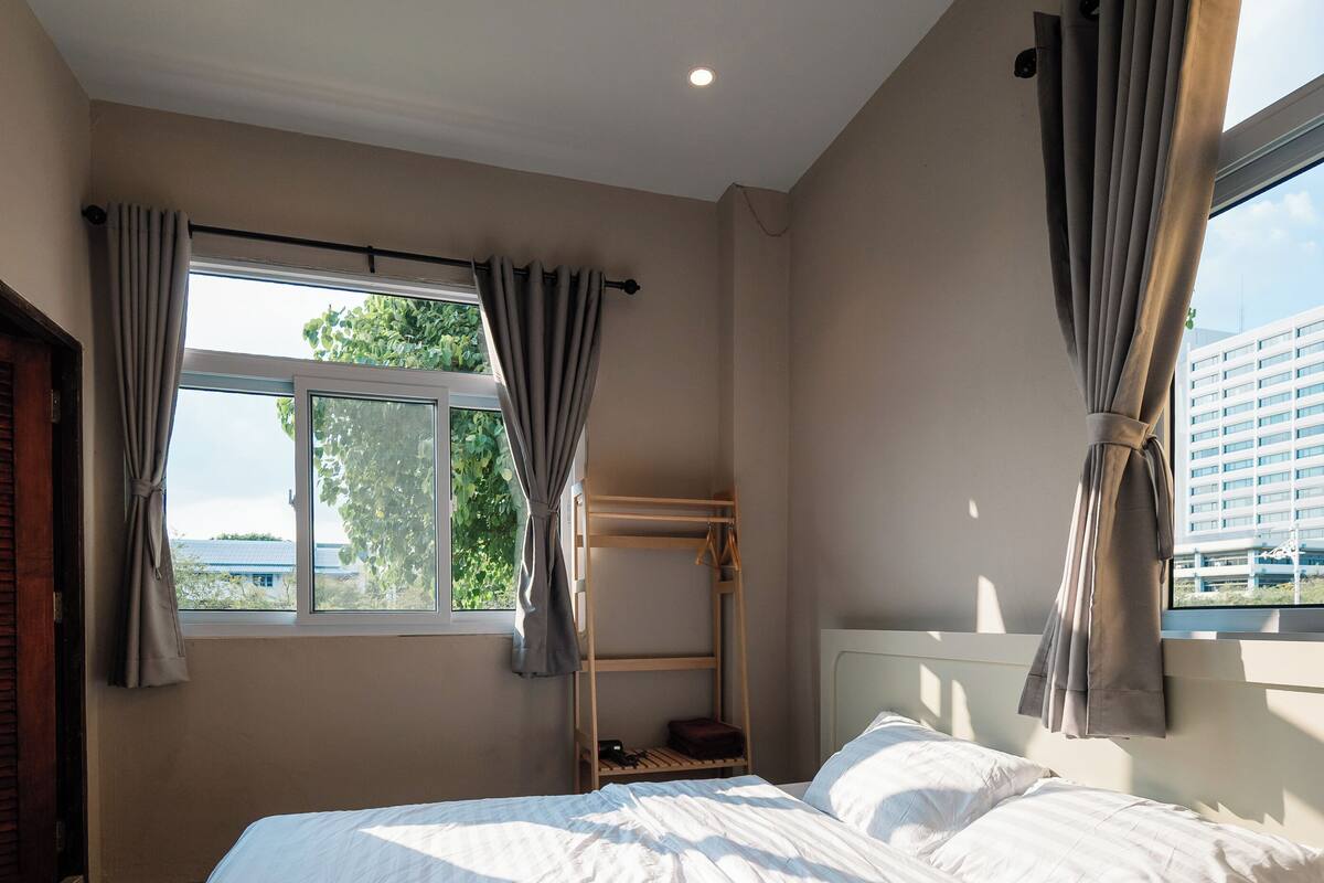 Kamar Junior, pemandangan kebun