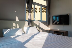 Junior Room, Garden View