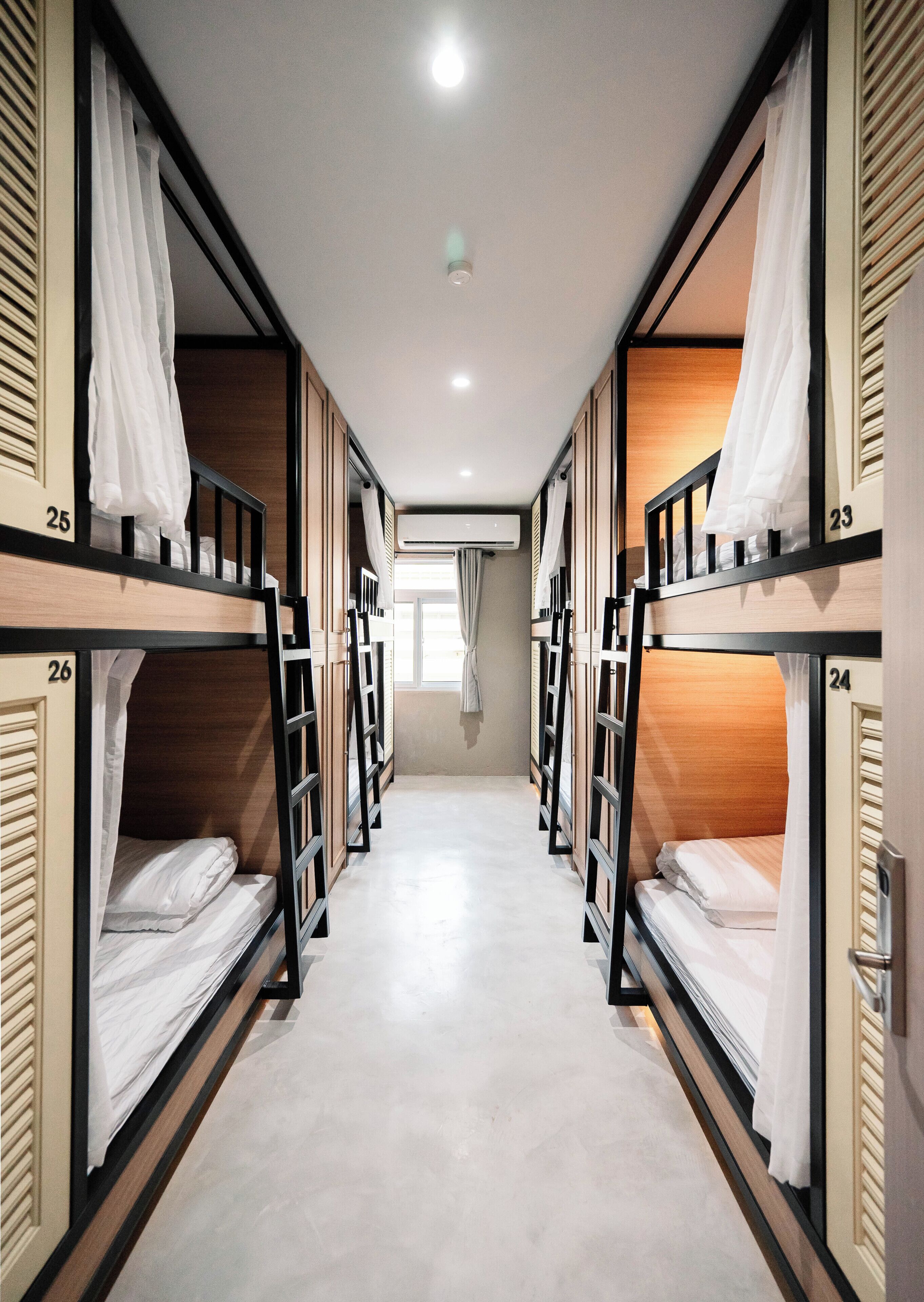 Shared Dormitory, Men only