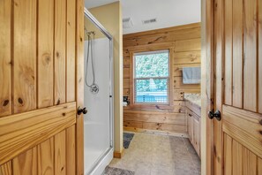 Dusche, Handtücher, Toilettenpapier