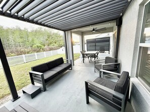 Outdoor dining - Luxury 4BR House • Hot Tub • Gym • Pool Table • Near Disney & Orlando (St. Cloud)