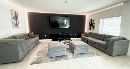 Luxury 4BR House • Hot Tub • Gym • Pool Table • Near Disney & Orlando