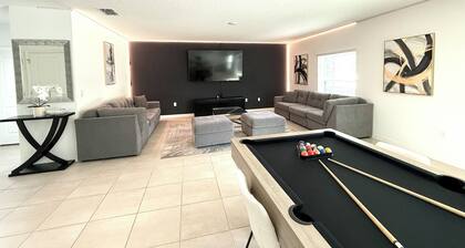 Luxury 4BR House • Hot Tub • Gym • Pool Table • Near Disney & Orlando