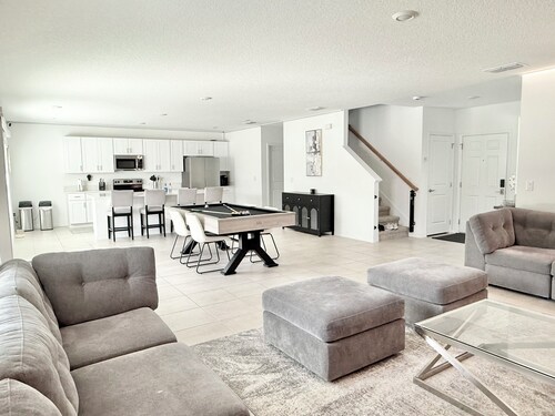 Luxury 4BR House • Hot Tub • Gym • Pool Table • Near Disney & Orlando