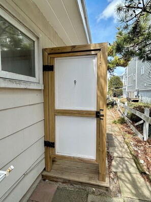 Exterior detail - 2-bedroom, 1 full bath ocean block cottage in vibrant Dewey Beach. (Dewey Beach)