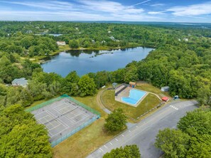 Sports court - Cozy Escape: Hot Tub & Sauna by Kalahari (Long Pond)