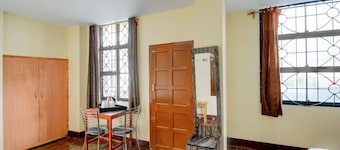 Classic Hill Breeze Stay Inn