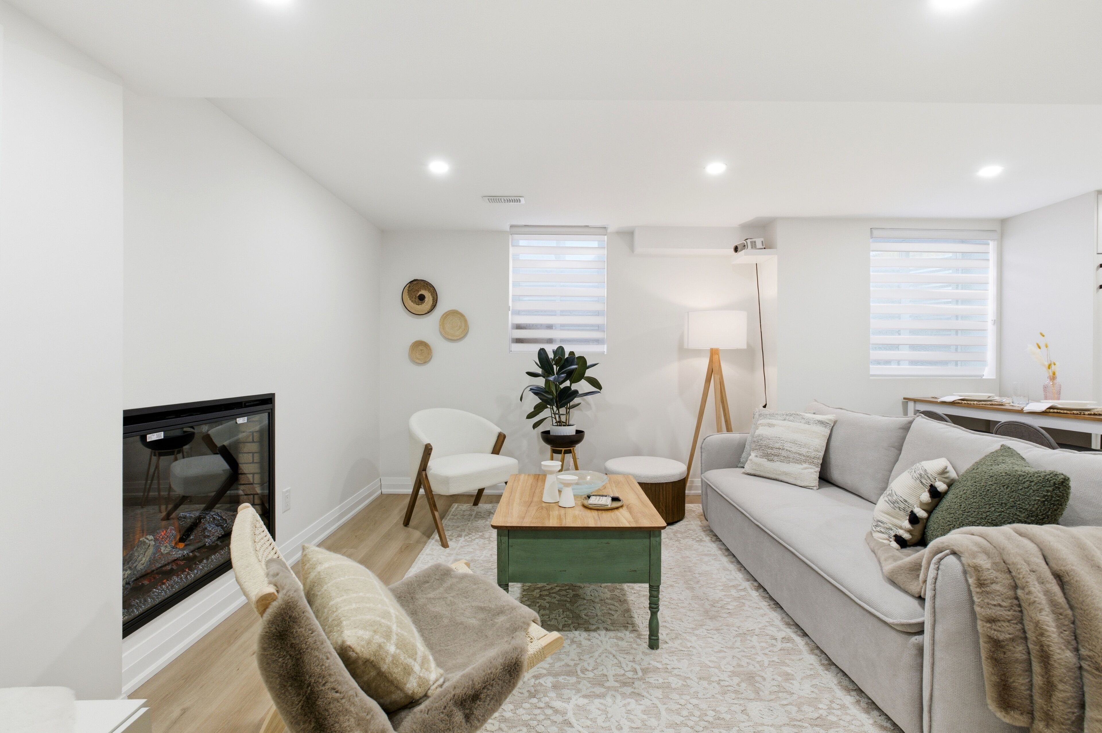Sunny Haven  Curated Private Suite W/ Projector - Bradford, ON, Canada