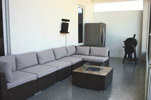 Interior - Modern 2BR HOME | Private Office | BBQ |Near- 82 and Golf Camp (Lehigh Acres)