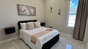 2 bedrooms, iron/ironing board, WiFi, bed sheets - Modern 2BR HOME | Private Office | BBQ |Near- 82 and Golf Camp (Lehigh Acres)