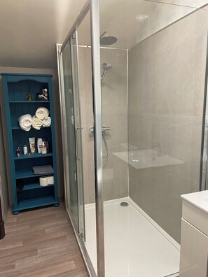 Shower, hair dryer, towels, soap - Delph Cottage Two ground floor bedrooms and a ground floor shower room (Briercliffe)