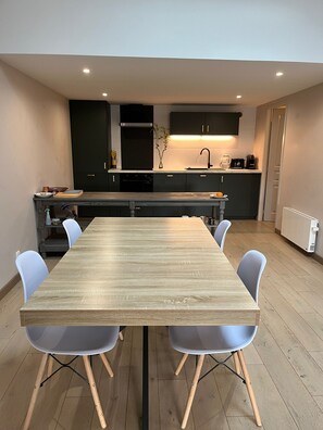 Dining - Vrbo Property (Bordeaux)