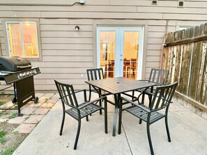 Outdoor dining - Route 66 Experience Basecamp (Williams)