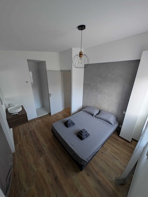 Room - Vrbo Property (Sotta)