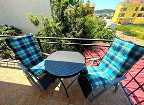 Property grounds - Family apartment in Pirovac - 200 m to the beach (up to 8 people) (Pirovac)