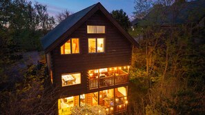Exterior - Bear’s Eye View - Sleeps 12, Hot Tub, Game Room & Mountain Views (Sevierville)