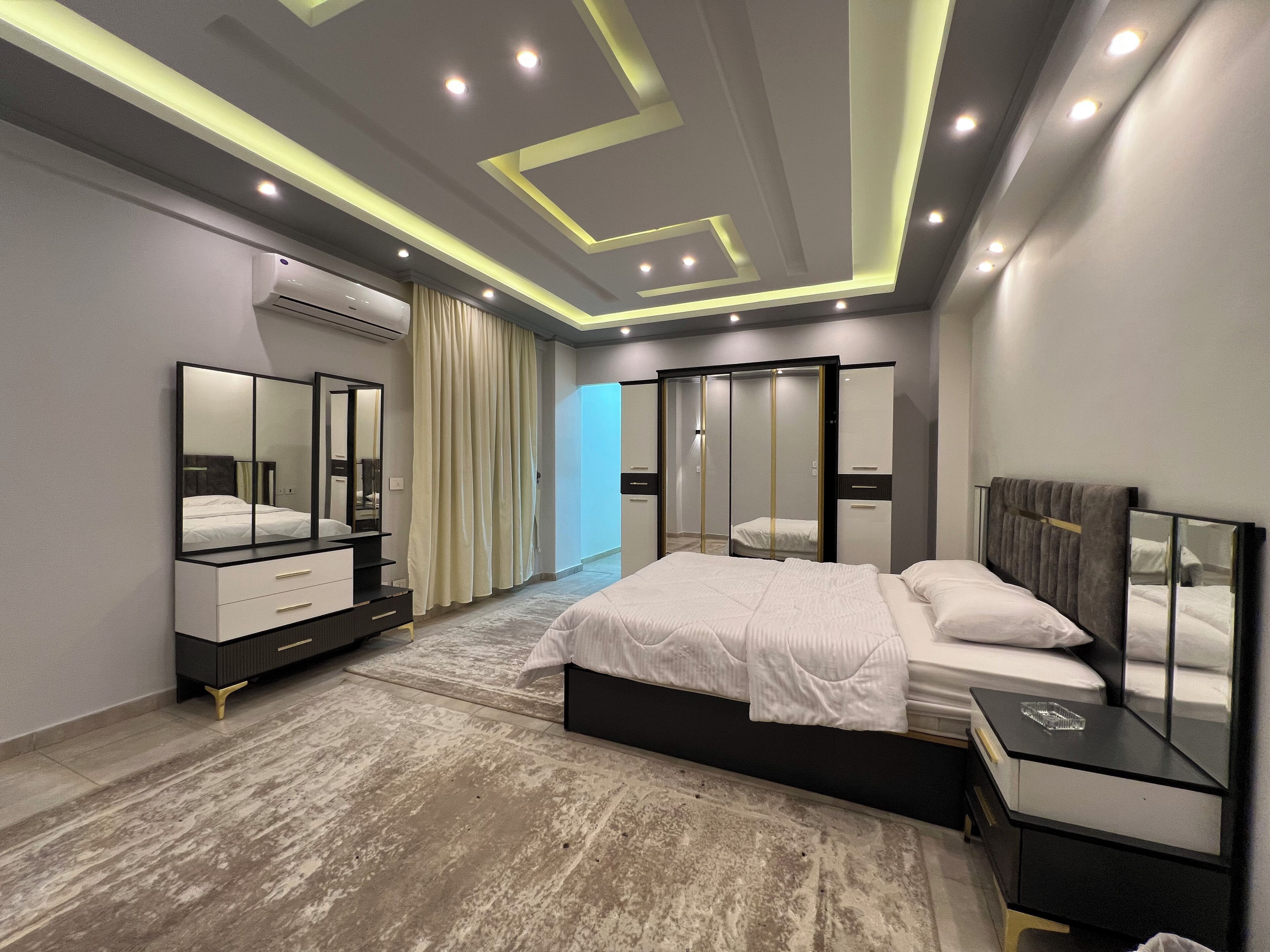 คลาสสิกอพาร์ทเมนท์, ระเบียง, วิวเมือง