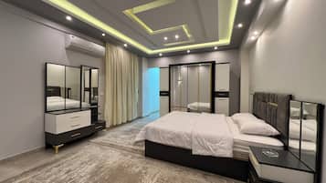 Classic Apartment, Balcony, City View | Laptop workspace, blackout drapes, iron/ironing board, free WiFi