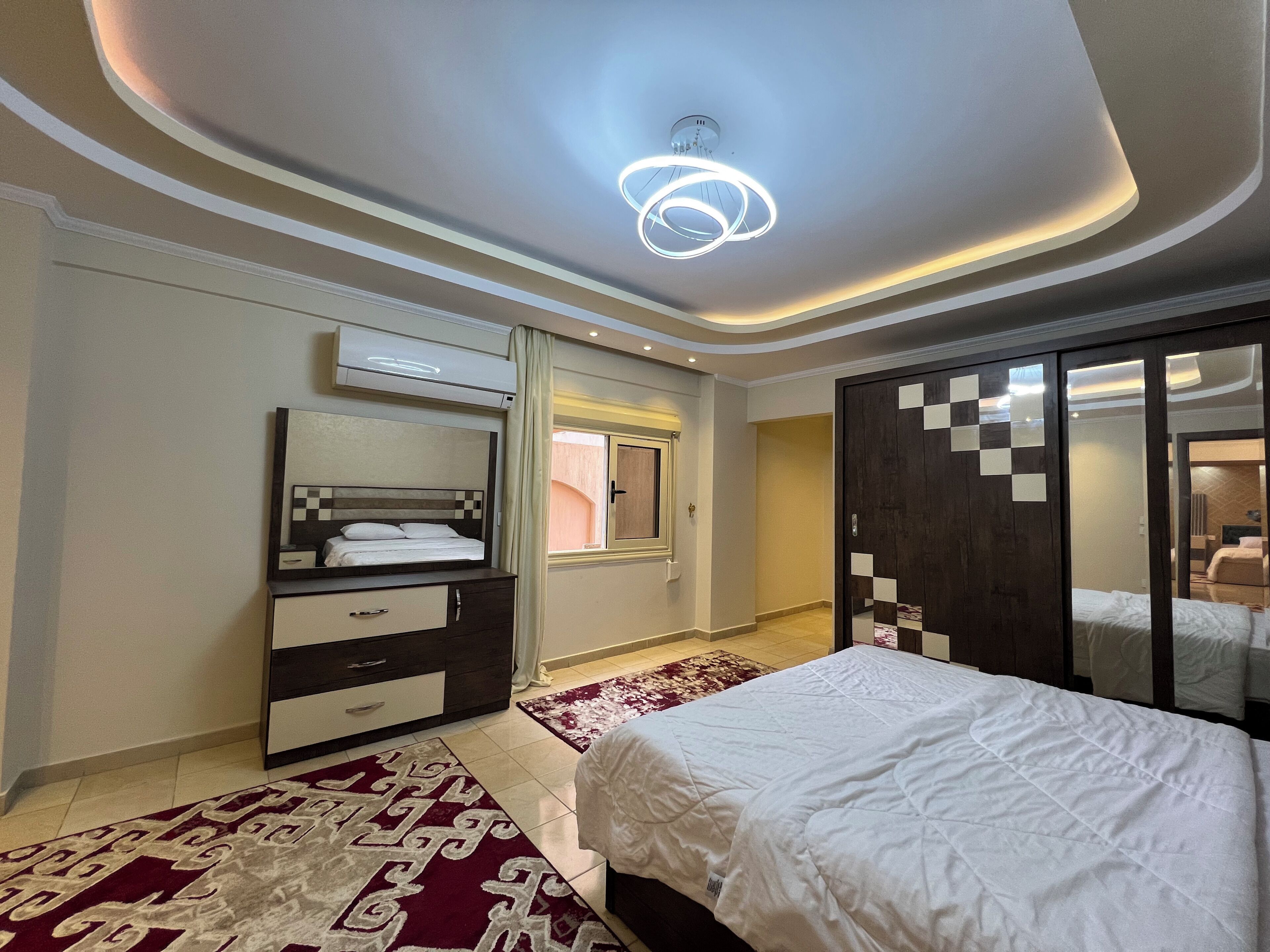 คลาสสิกอพาร์ทเมนท์, ระเบียง, วิวเมือง