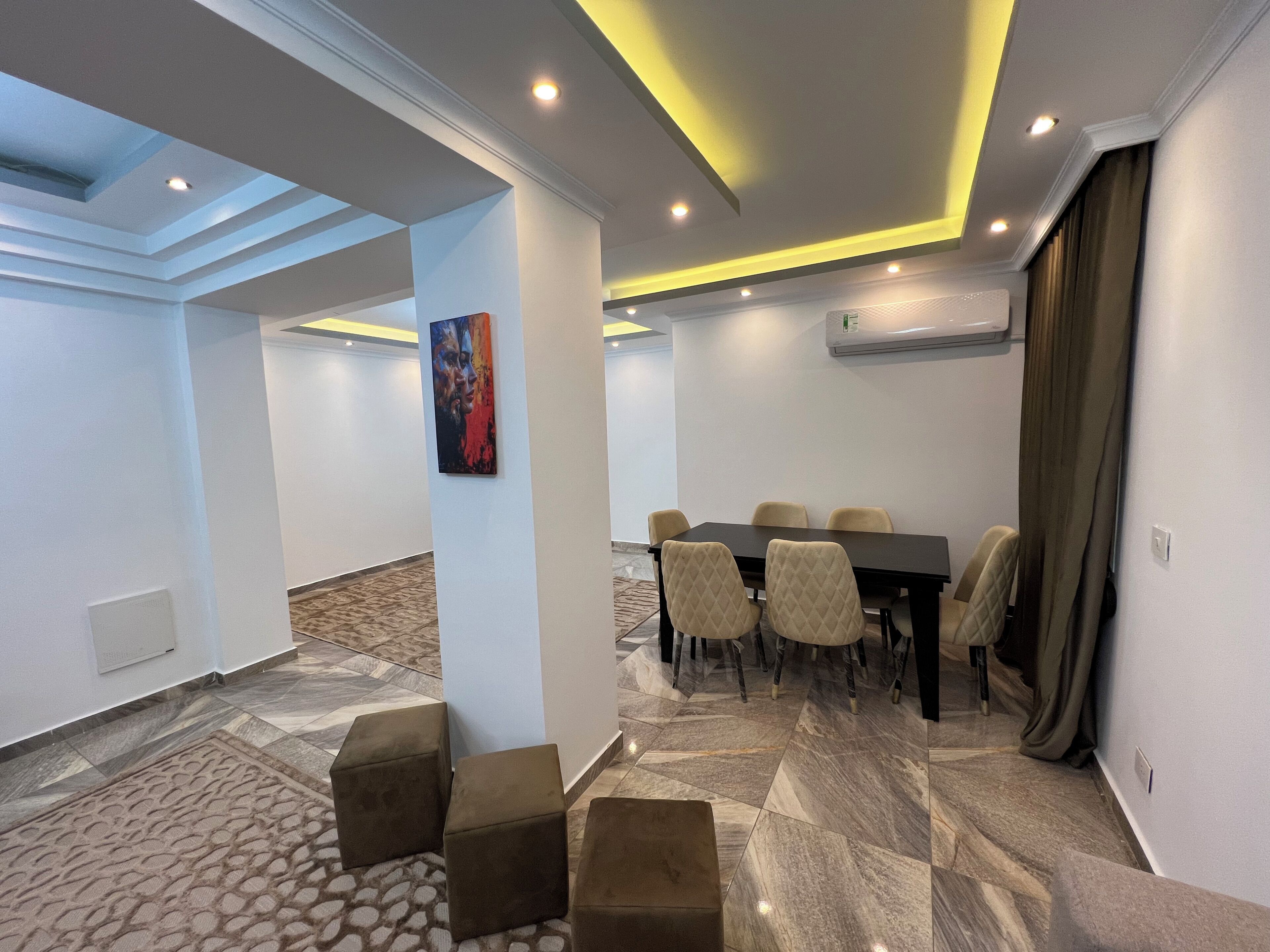 คลาสสิกอพาร์ทเมนท์, ระเบียง, วิวเมือง | ร้านอาหาร