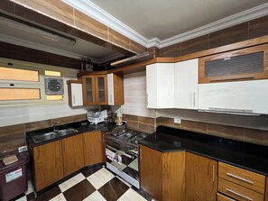 คลาสสิกอพาร์ทเมนท์, ระเบียง, วิวเมือง | ครัวส่วนตัว