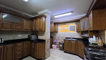 Classic Apartment, Balcony, City View | Private kitchen