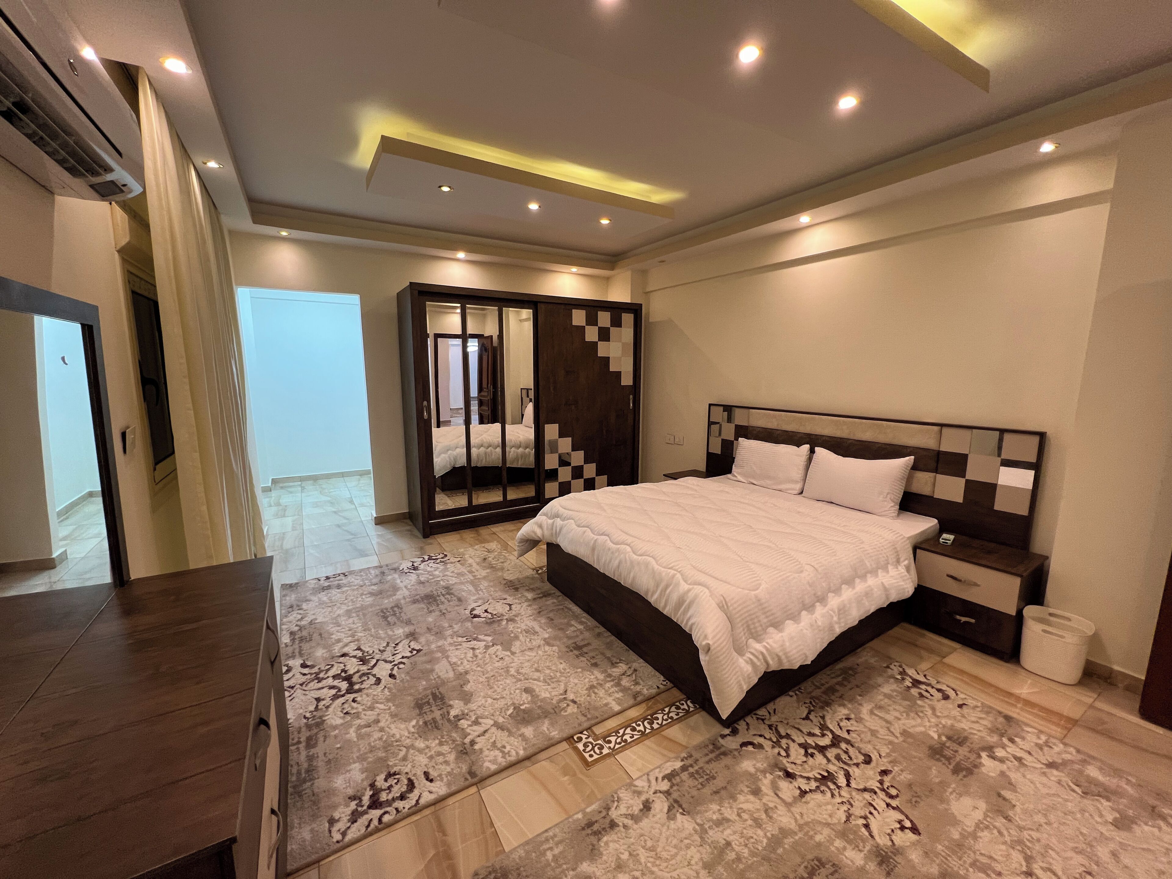 คลาสสิกอพาร์ทเมนท์, ระเบียง, วิวเมือง