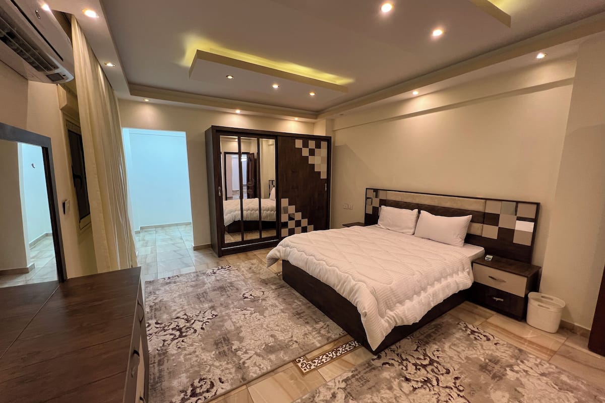 Classic Apartment, Balcony, City View