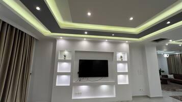 Departamento clásico, balcón, vista a la ciudad | Interior