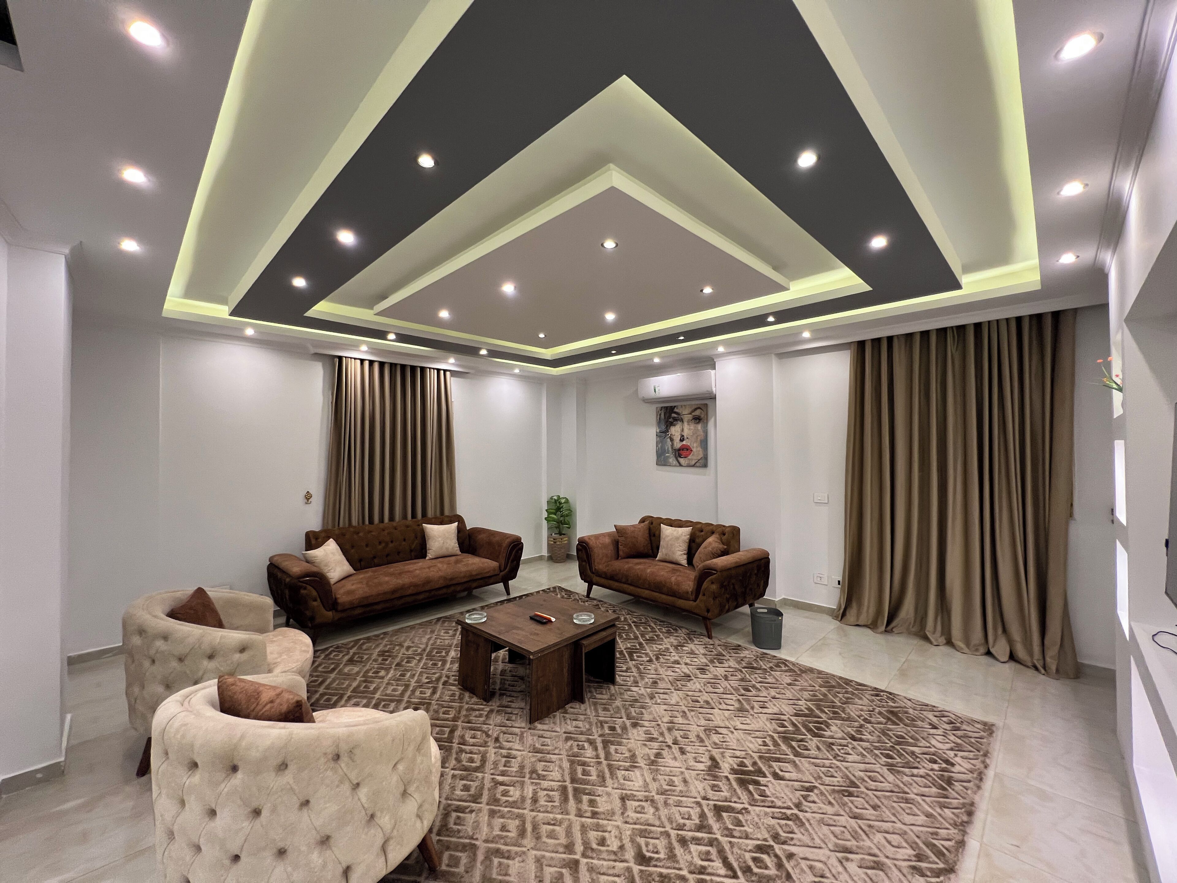 คลาสสิกอพาร์ทเมนท์, ระเบียง, วิวเมือง | บริเวณนั่งเล่น