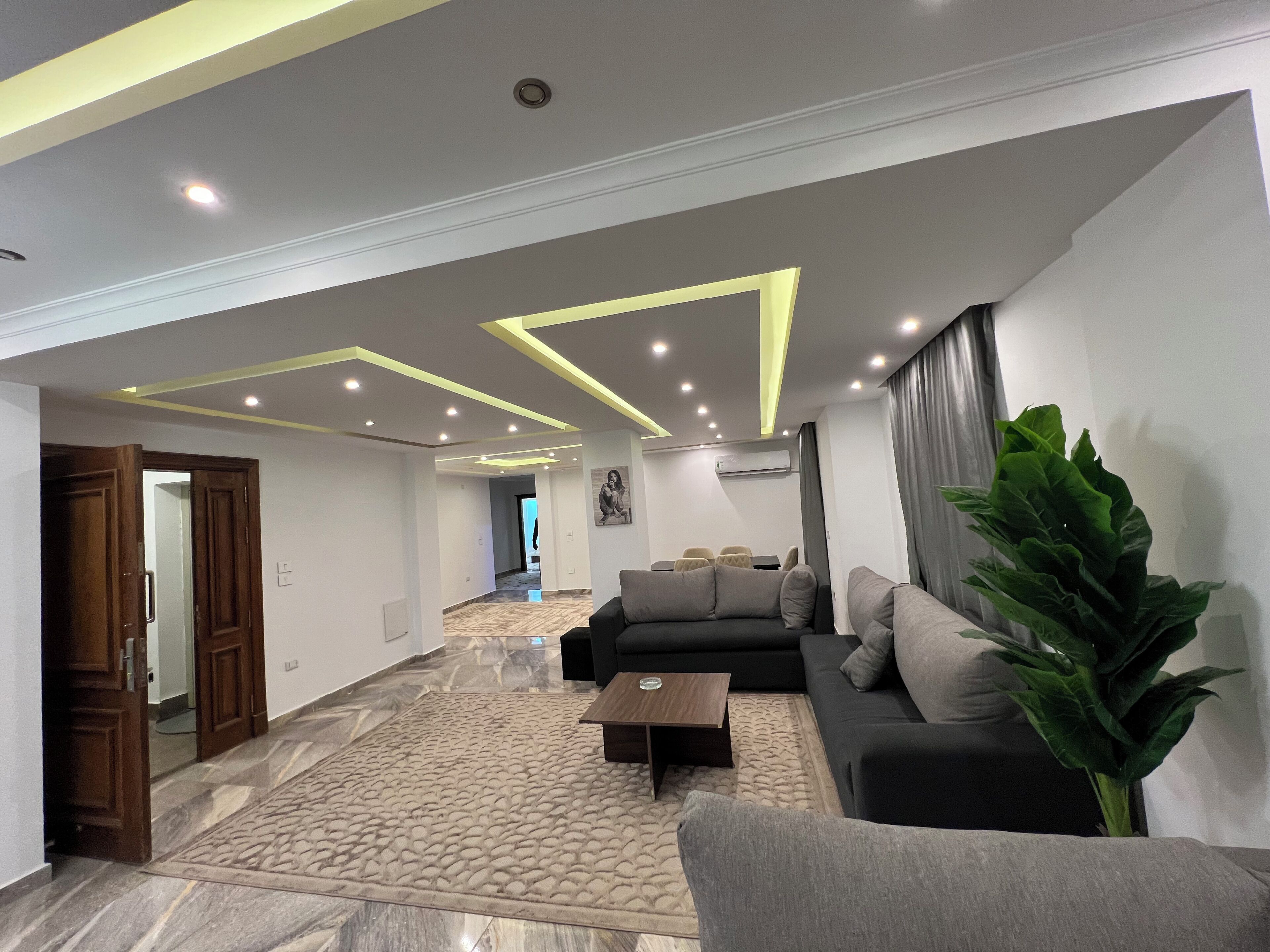 Apartamento clásico, balcón, vistas a la ciudad | Interior
