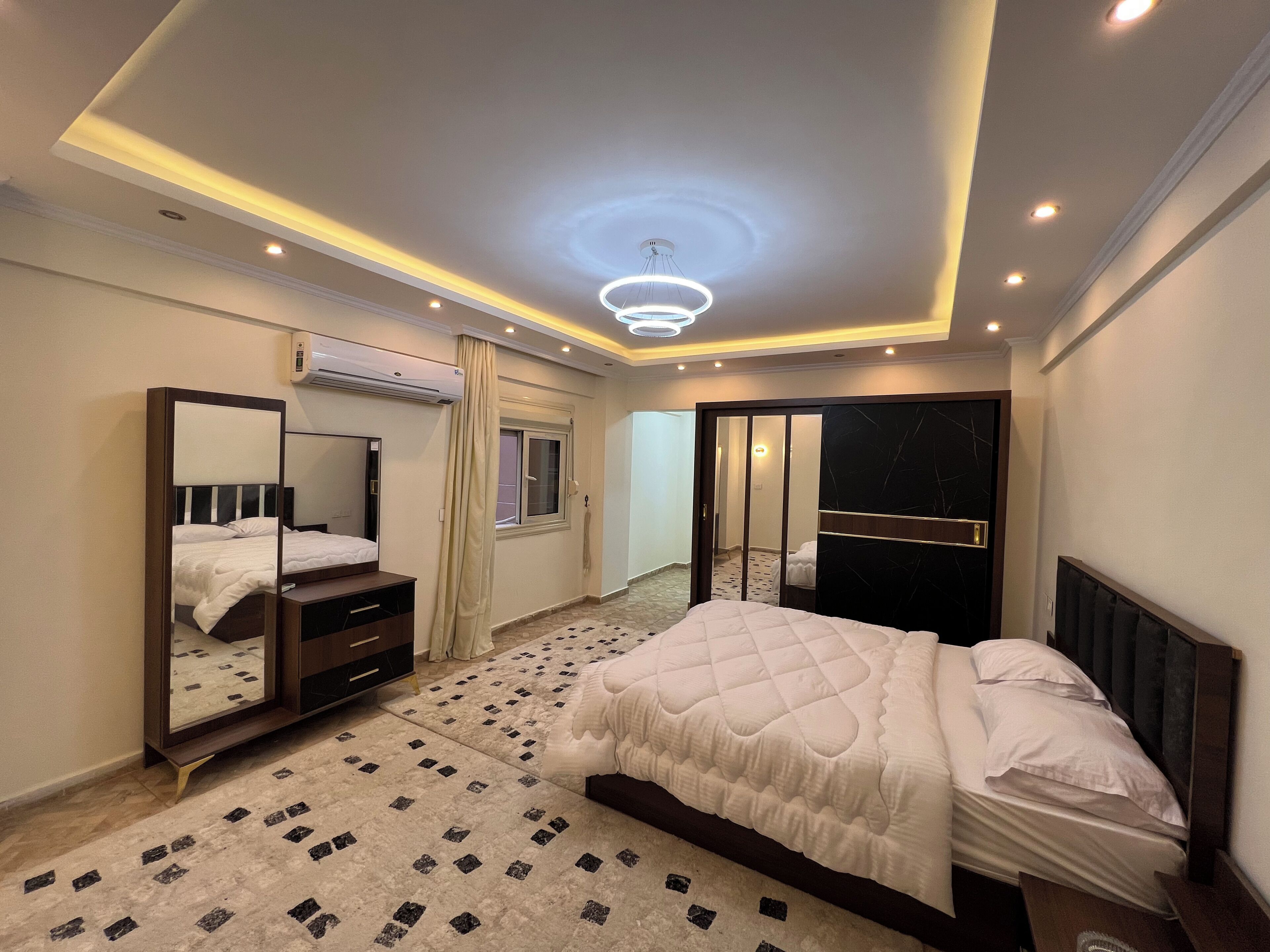 คลาสสิกอพาร์ทเมนท์, ระเบียง, วิวเมือง