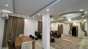 Classic-Apartment, Balkon, Stadtblick | Innenbereich