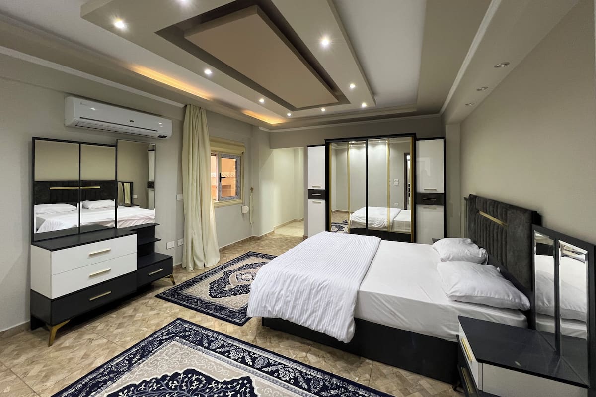 Classic Apartment, Balcony, City View