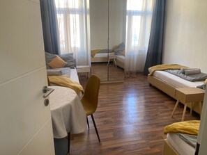 1 dormitori, planxa i posts de planxar, wifi i roba de llit 