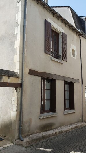 Exterior - Large town house located in the heart of Saint-Aignan. (Saint-Aignan)