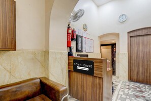 House | Meja sambut tetamu