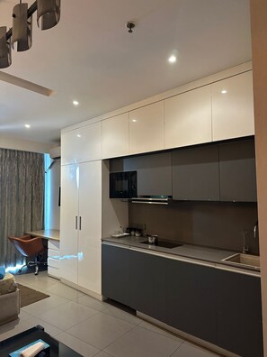 Private kitchen - luxury stay at Supernova at 42nd floor ,Noida (Noida)