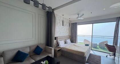luxury stay at Supernova at 42nd floor ,Noida