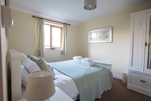 2 bedrooms, iron/ironing board, WiFi, bed sheets - Morndyke Cottage | Morndyke Farm (Thirsk)
