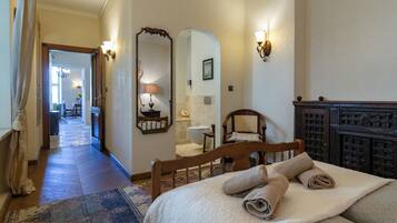 2 bedrooms, iron/ironing board, Internet, bed sheets