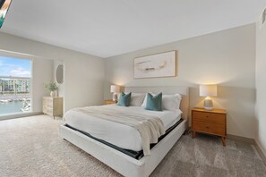 Room - The Sail & Sky Suite - Chic 2BR Elegance with Stunning Marina Panoramas (Marina del Rey)