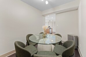 Dining - The Sail & Sky Suite - Chic 2BR Elegance with Stunning Marina Panoramas (Marina del Rey)